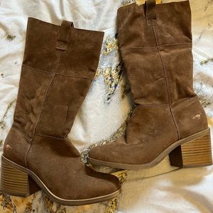 Rocket Dog brown suede boots